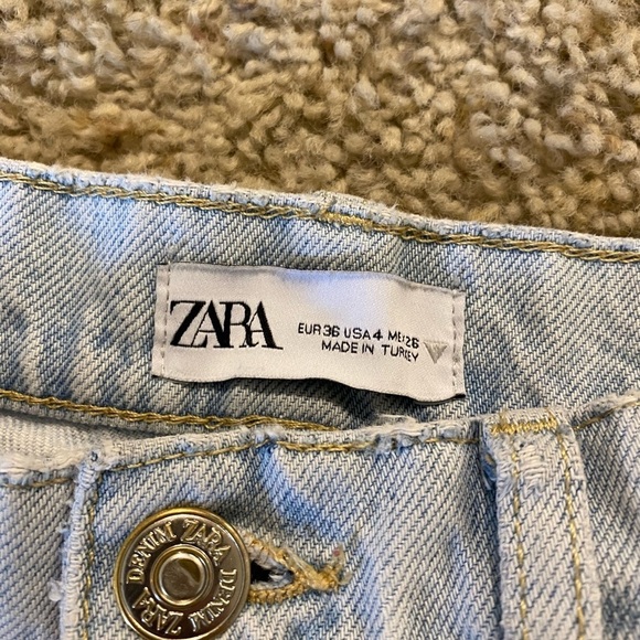 Zara Women’s Wide Leg Light Wash High Rise Denim Size US 4 Raw Hem Relaxed Fit - Picture 5 of 8